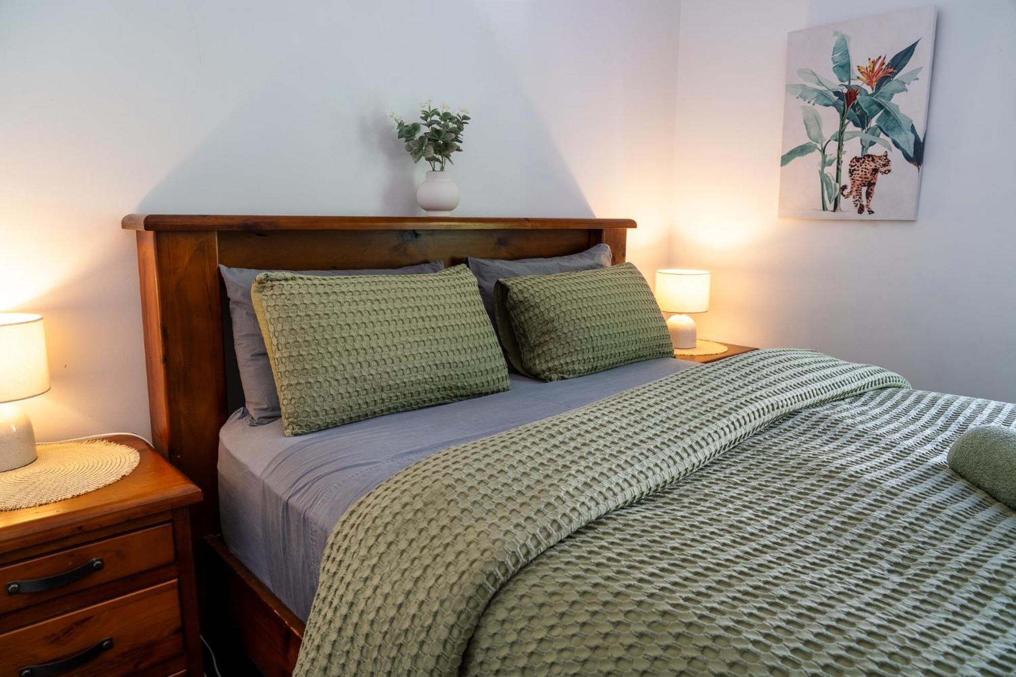 Hot Tub, Ice Bath, Gym, Sauna, Pool Table Coorparoo Haven Homestay Brisbane