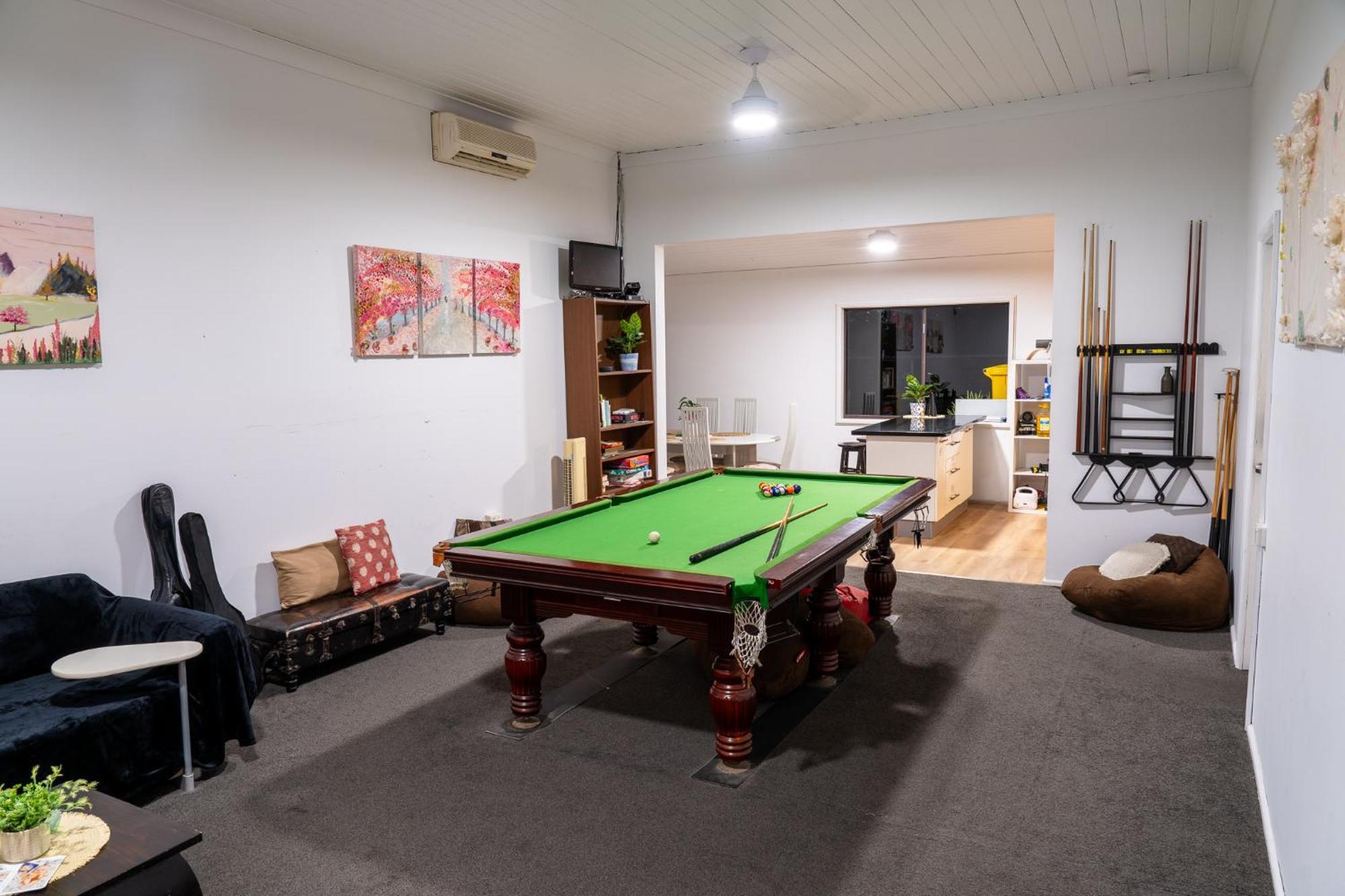 Homestay Hot Tub, Ice Bath, Gym, Sauna, Pool Table Coorparoo Haven Brisbane