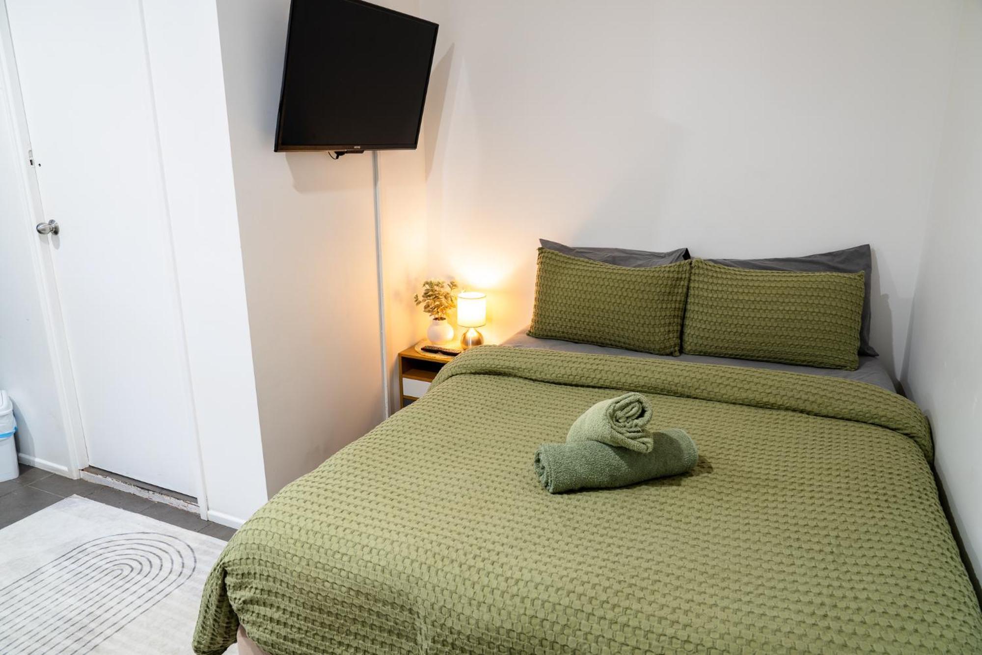 Hot Tub, Ice Bath, Gym, Sauna, Pool Table Coorparoo Haven Brisbane