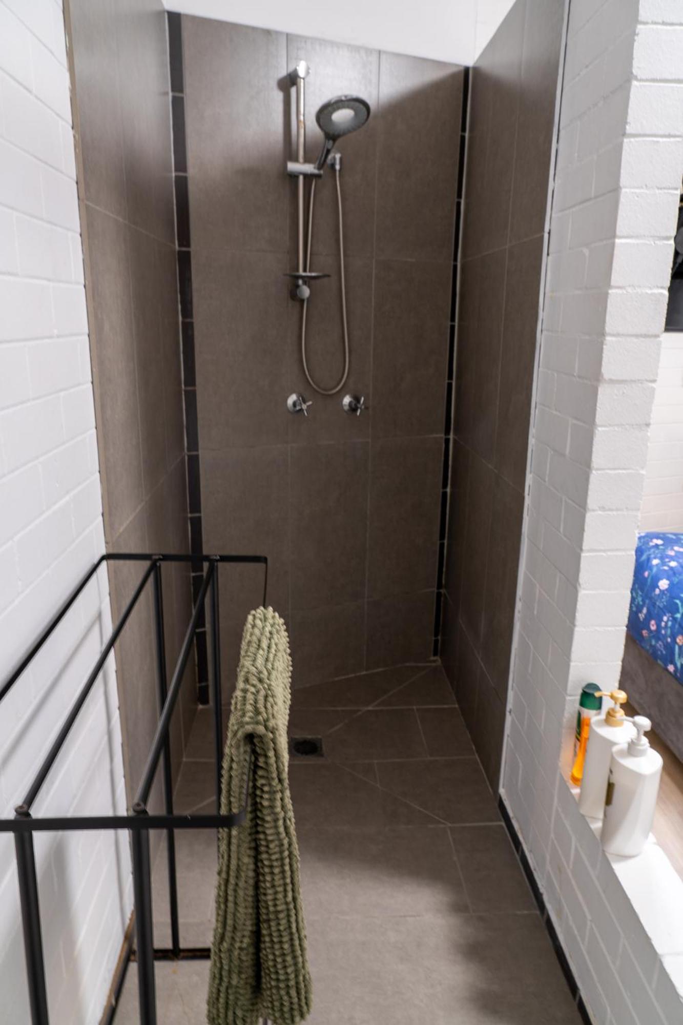 Hot Tub, Ice Bath, Gym, Sauna, Pool Table Coorparoo Haven
