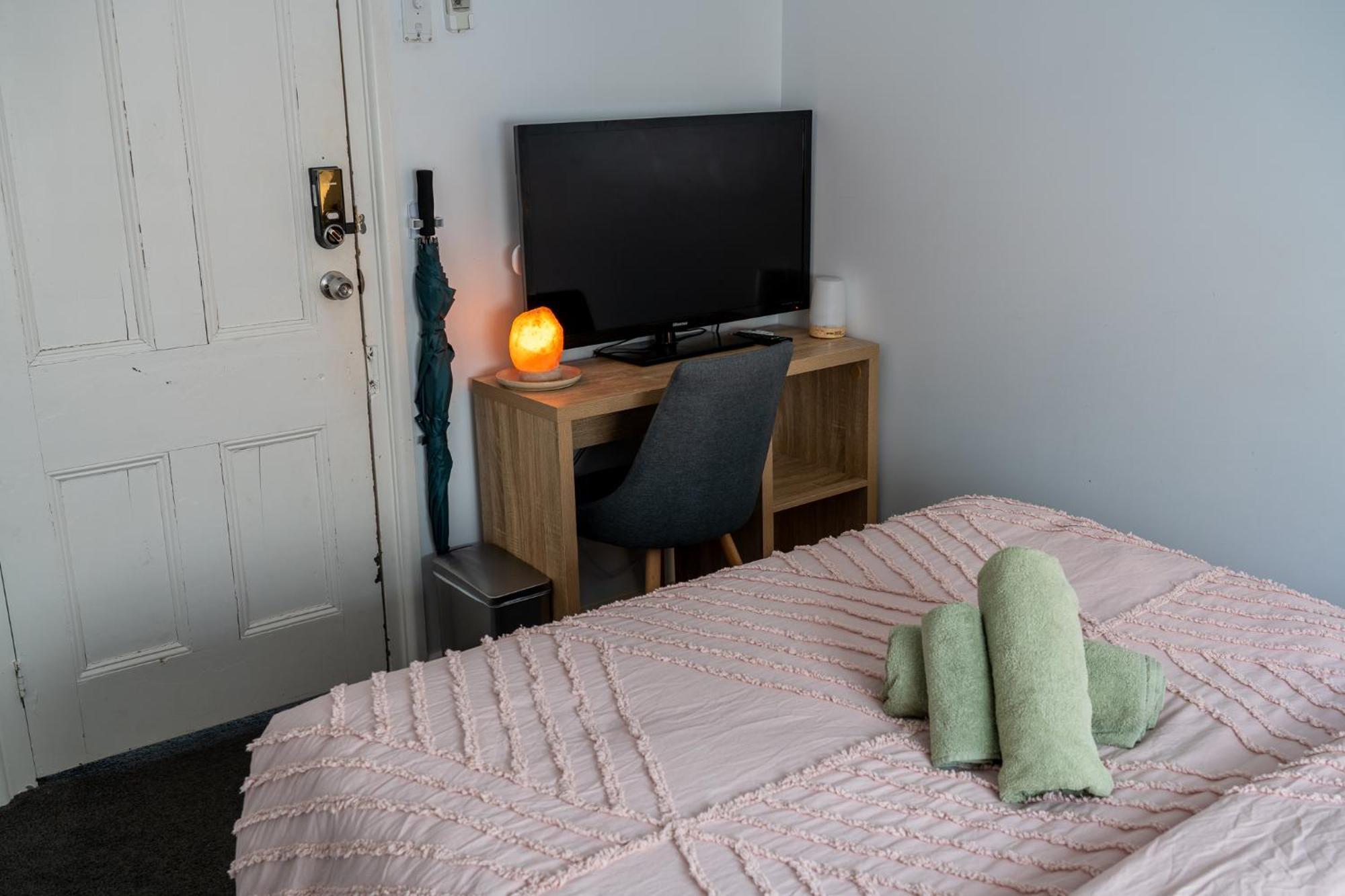 Hot Tub, Ice Bath, Gym, Sauna, Pool Table Coorparoo Haven Homestay Brisbane
