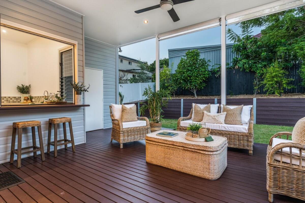 Holiday home Luxury Queenslander Awaits! Sleeps 8, 3 Car Parks