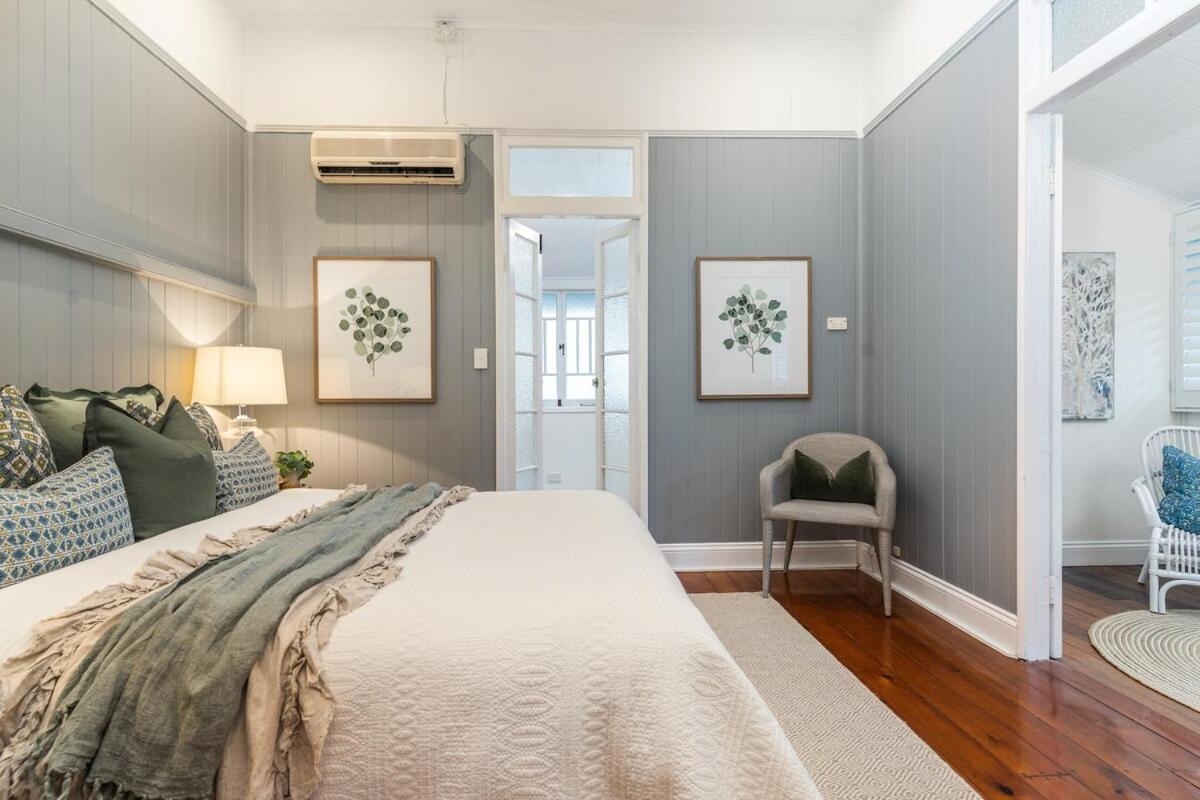 Luxury Queenslander Awaits! Sleeps 8, 3 Car Parks Holiday home