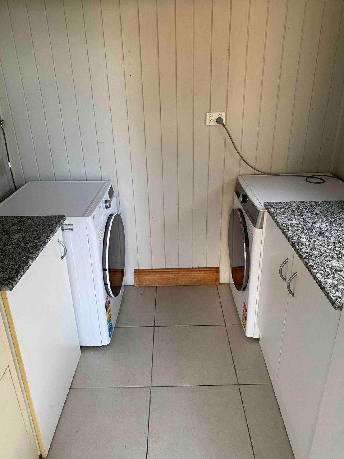 Luxury Queenslander Awaits! Sleeps 8, 3 Car Parks Holiday home *