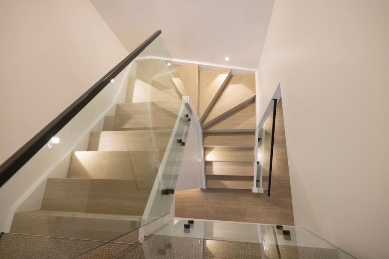Penthouse - Luxury 2 Storey -3 Bedroom Sky Home! Apartment