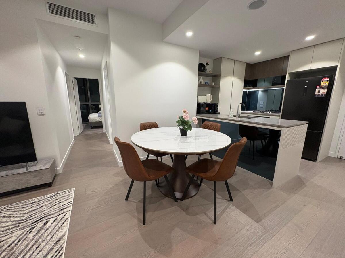 Apartment 2b2b Retreat Land In Queens Wharf