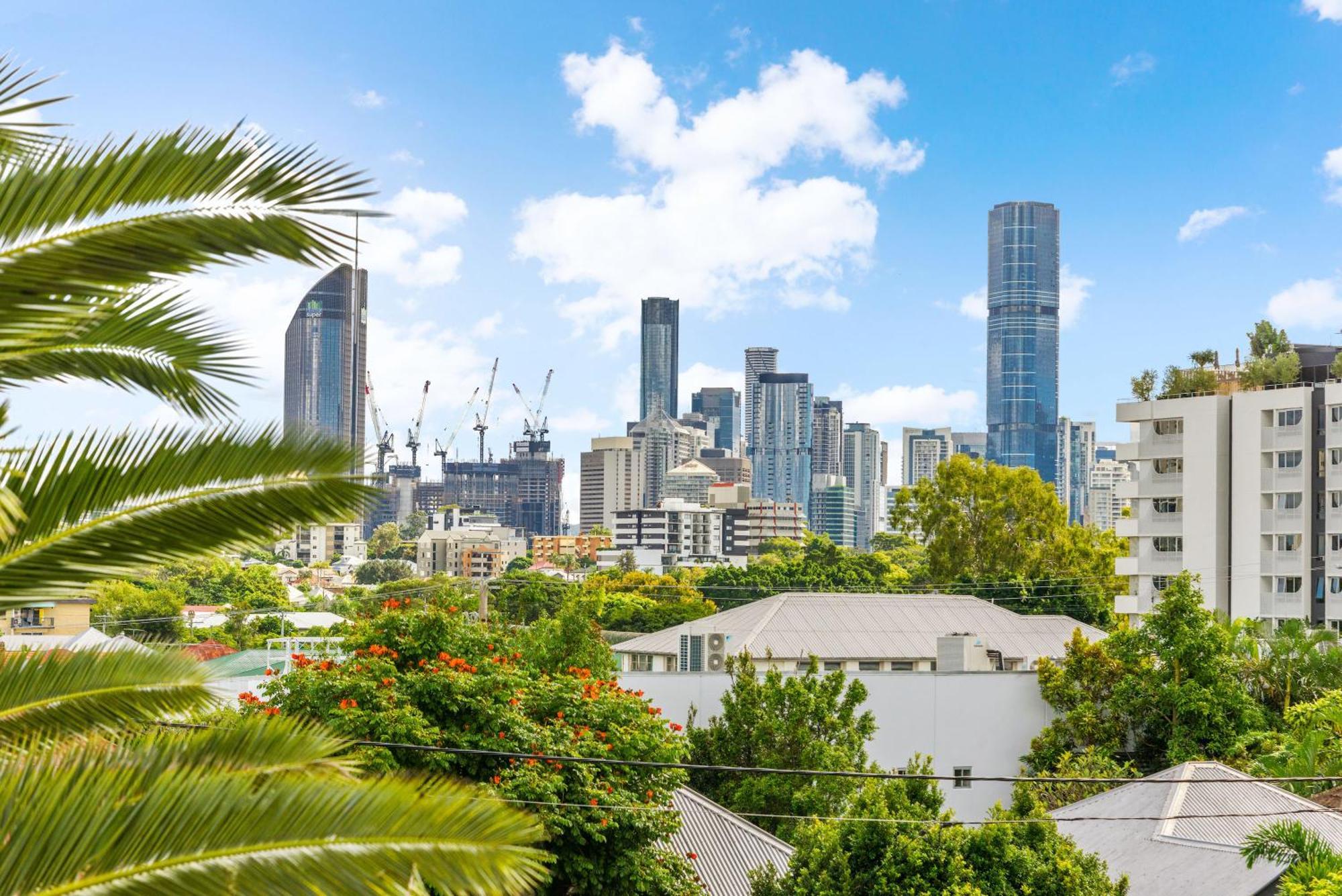 Apartment Stylish 3brm With Views,free Parking & Wifi *