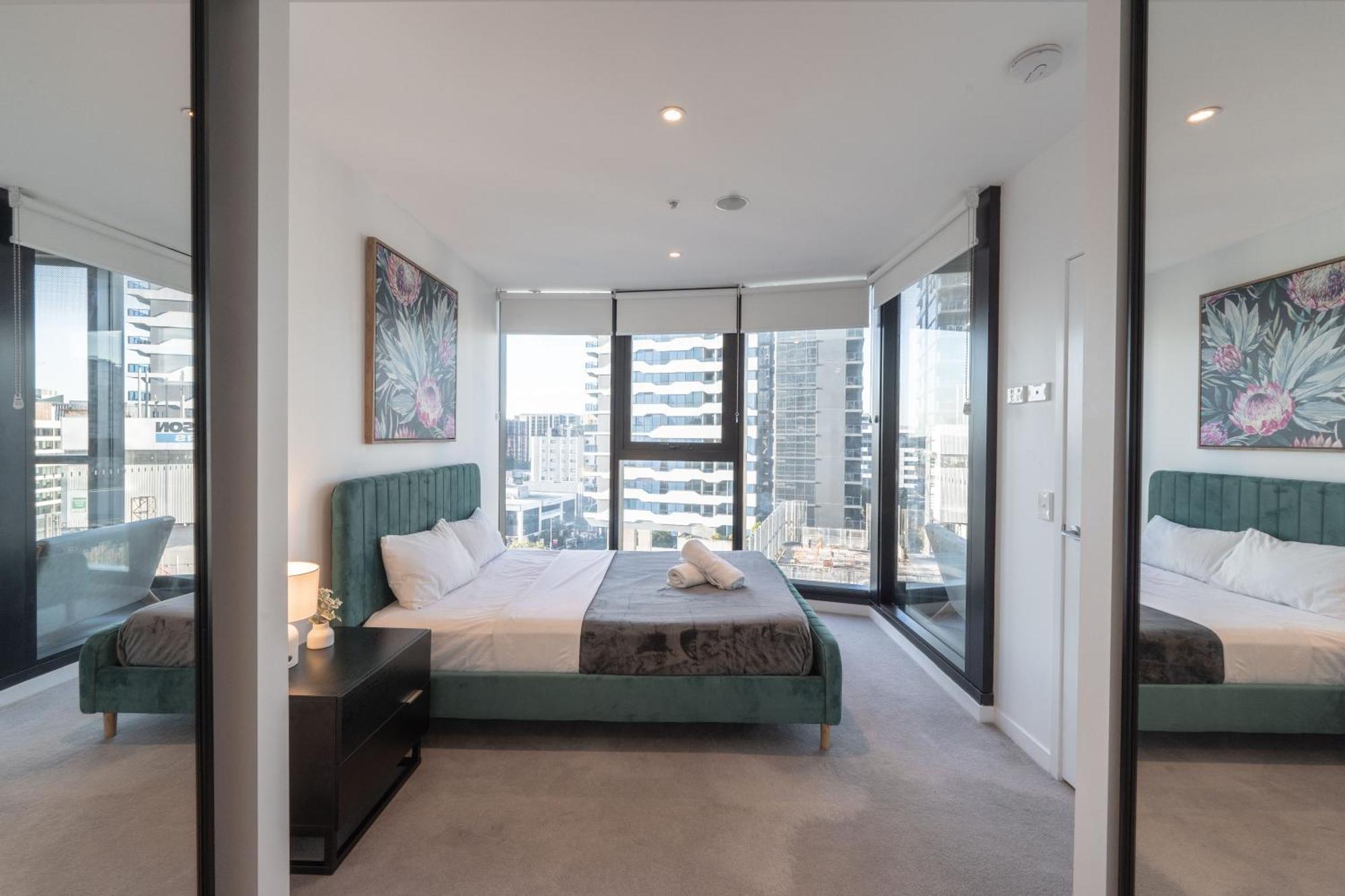 Apartment Modern Valley Pad With Rooftop Pool, Study & Parking Brisbane