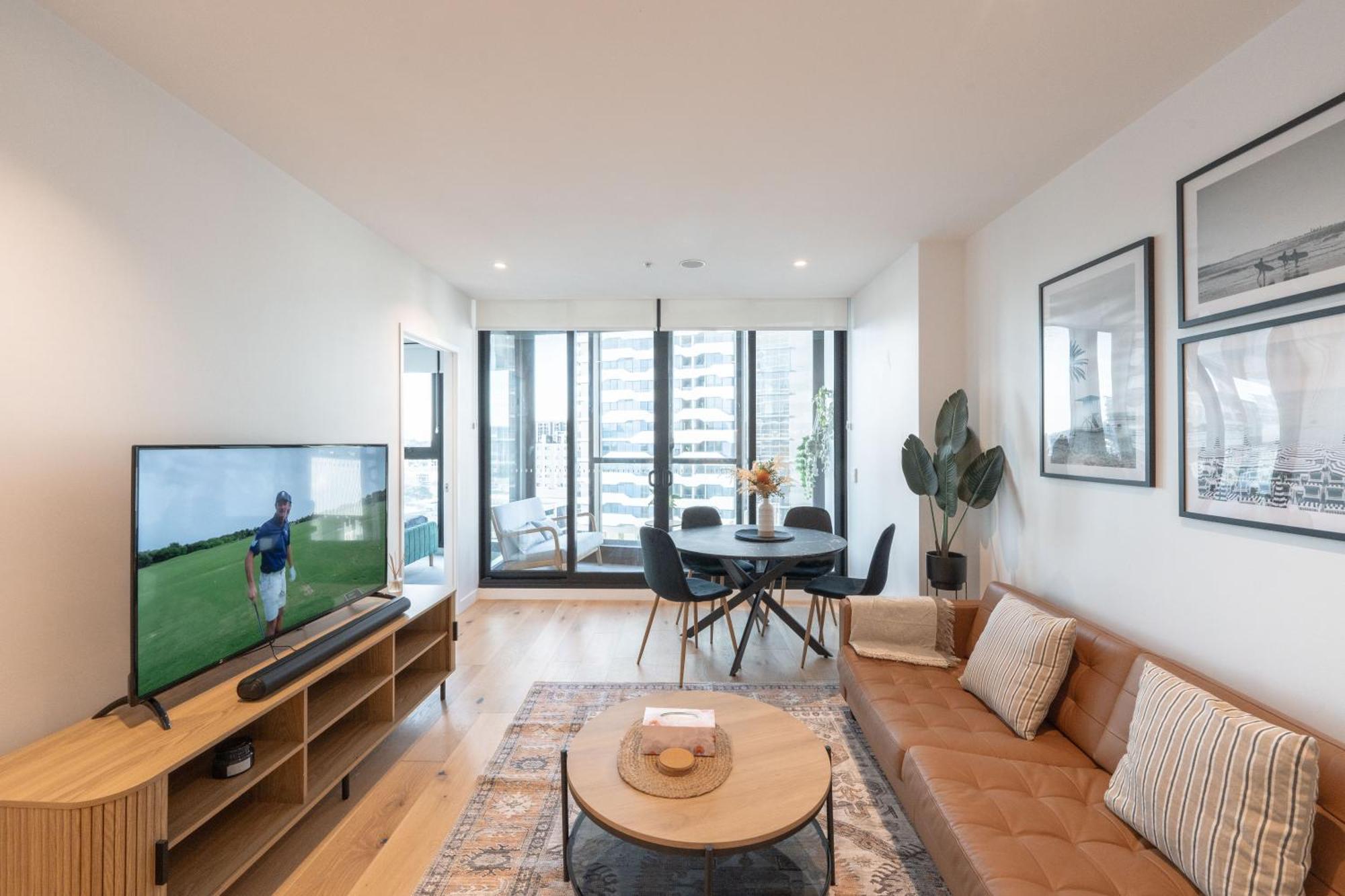Modern Valley Pad With Rooftop Pool, Study & Parking *