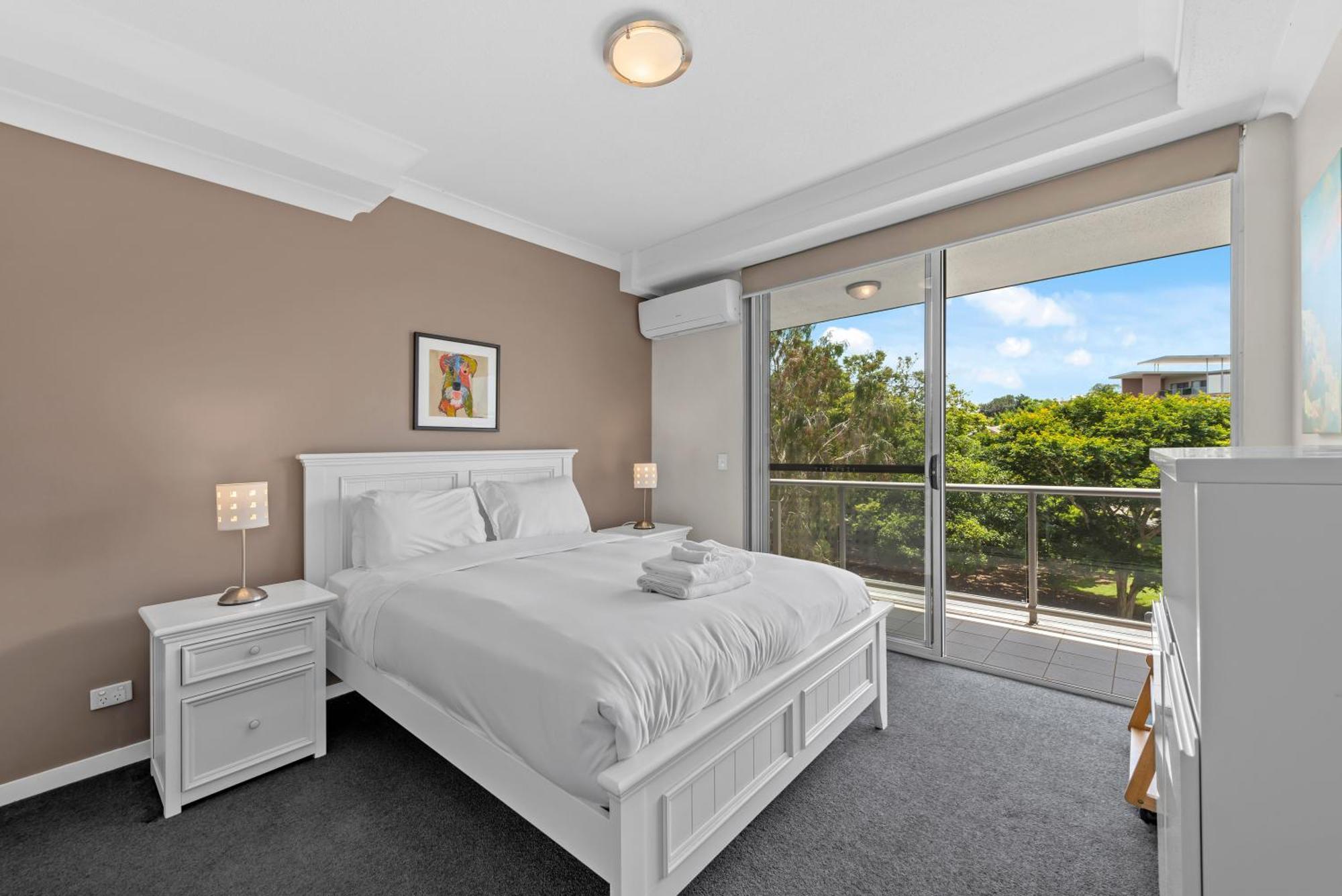 Apartment Spacious 2br Close To Uq, Shops With 2parking & Pool