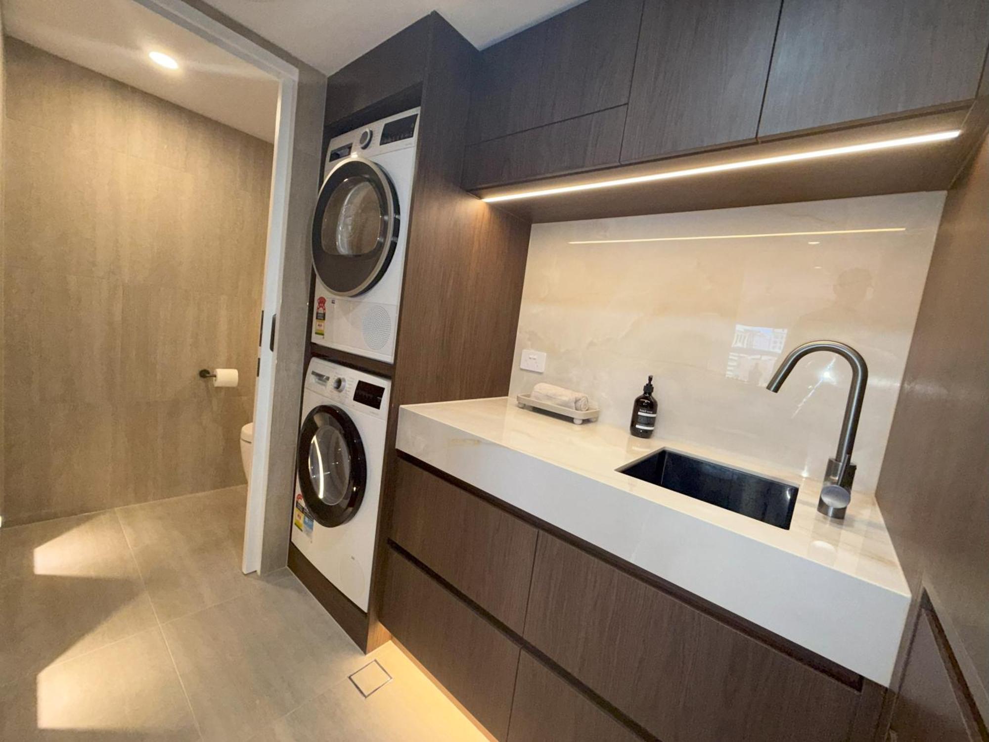 Apartment Penthouse - Luxury 2 Storey -3 Bedroom Sky Home! *