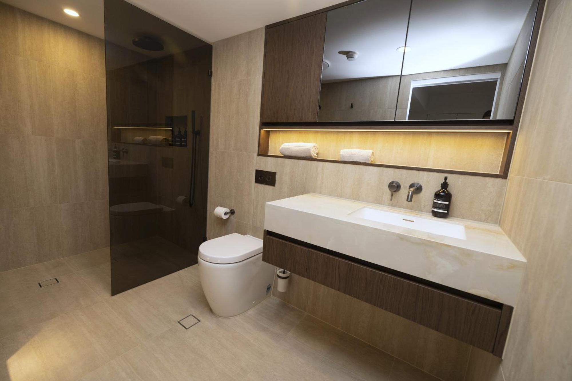 Penthouse - Luxury 2 Storey -3 Bedroom Sky Home! Apartment *