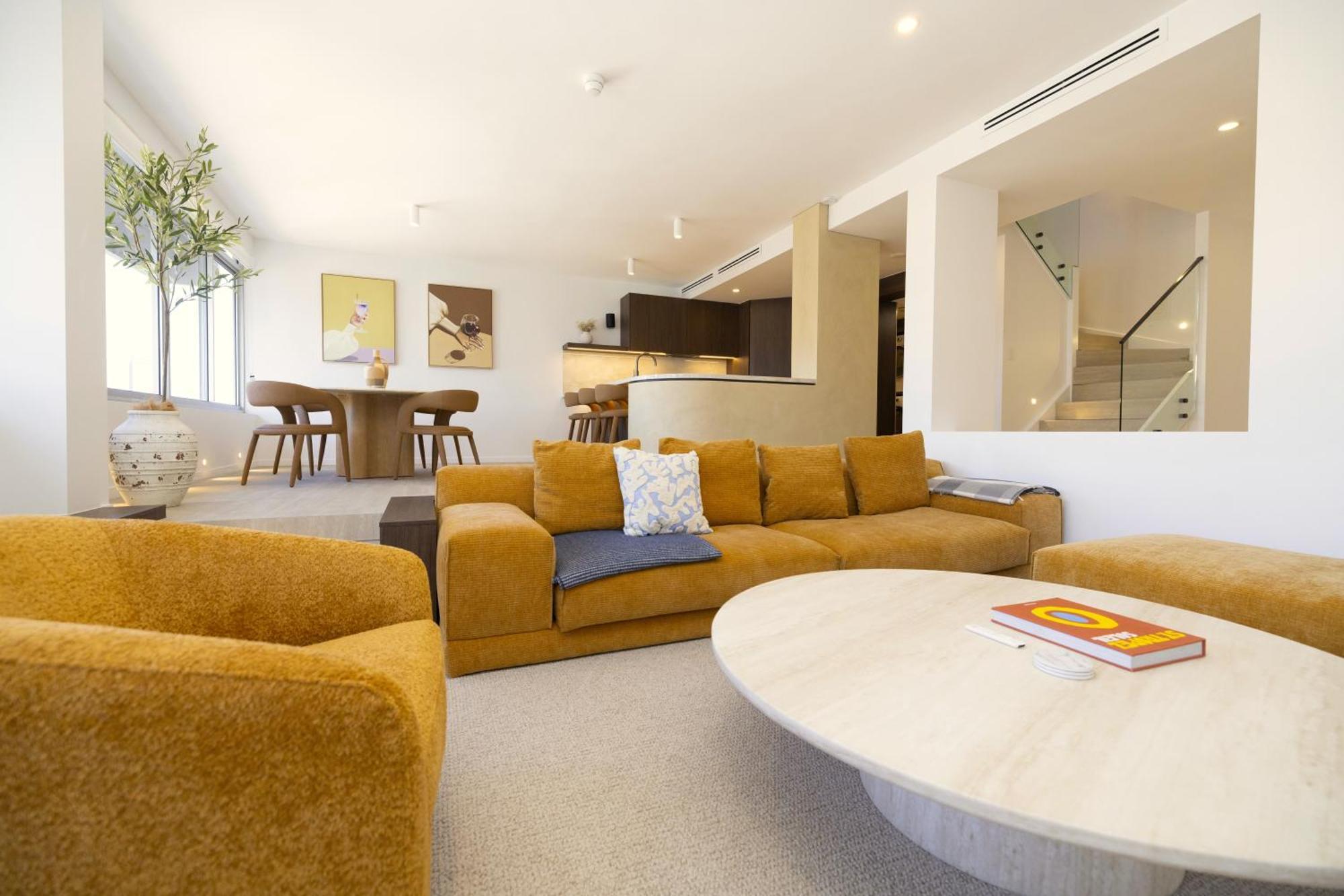 Penthouse - Luxury 2 Storey -3 Bedroom Sky Home! Apartment *