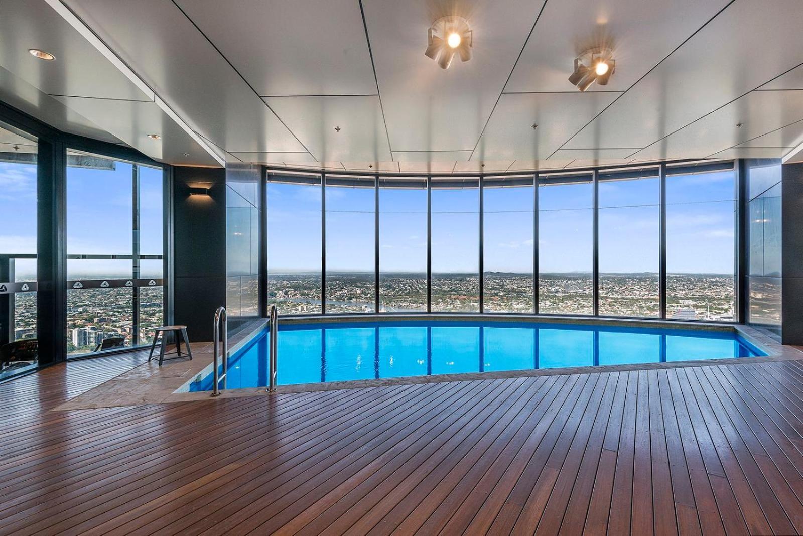 Cbd 2br With Breathtaking Views, Pool & Gym Apartment