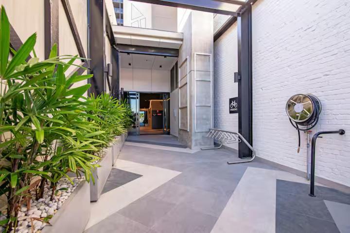 Comfy 1 Bedroom With Wifi And Parking *