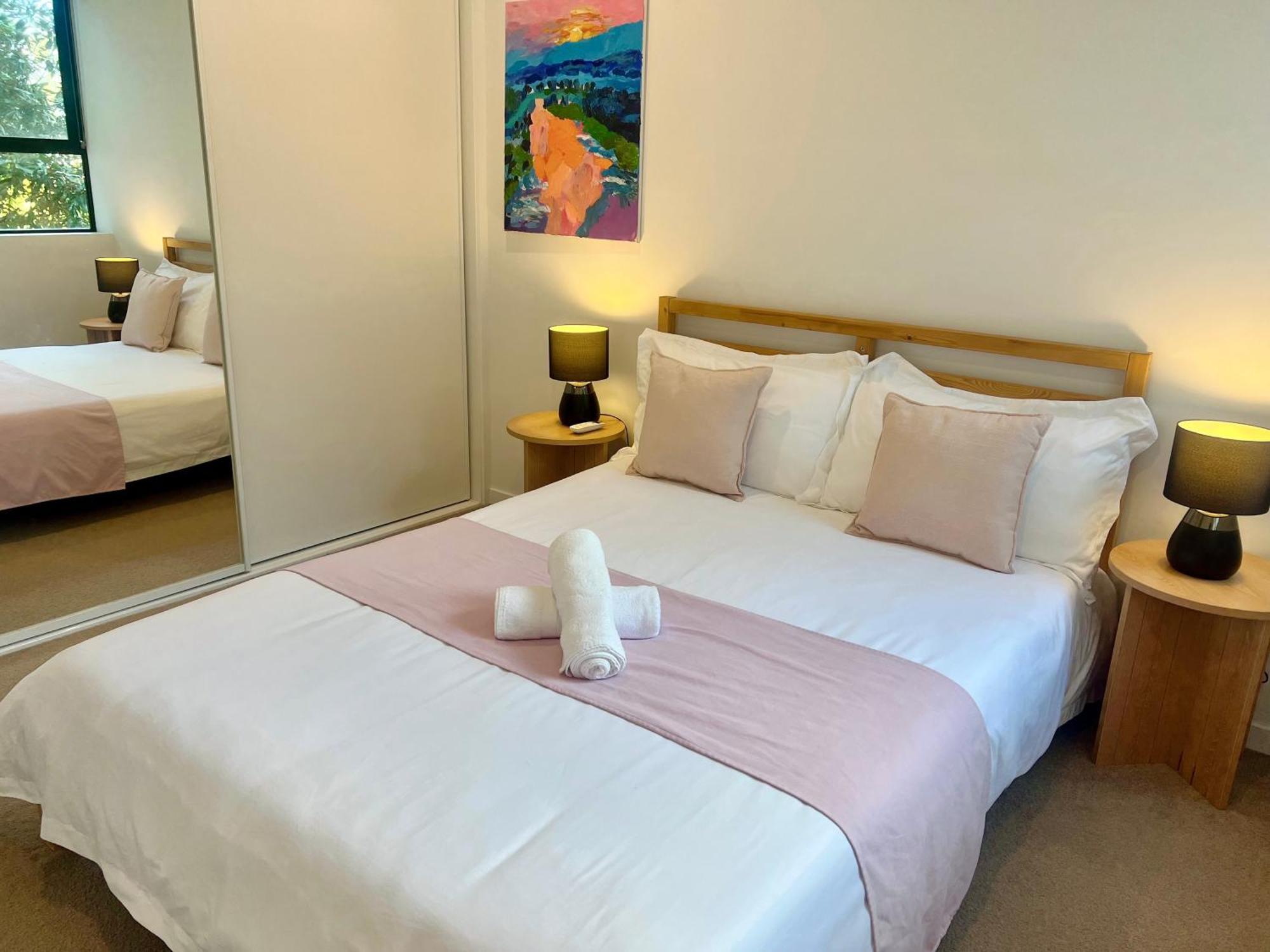Modern Comfort Near Westfield *