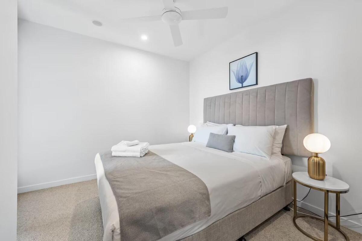 Spacious 2b2b With Free Parking And Rooftop Pool *