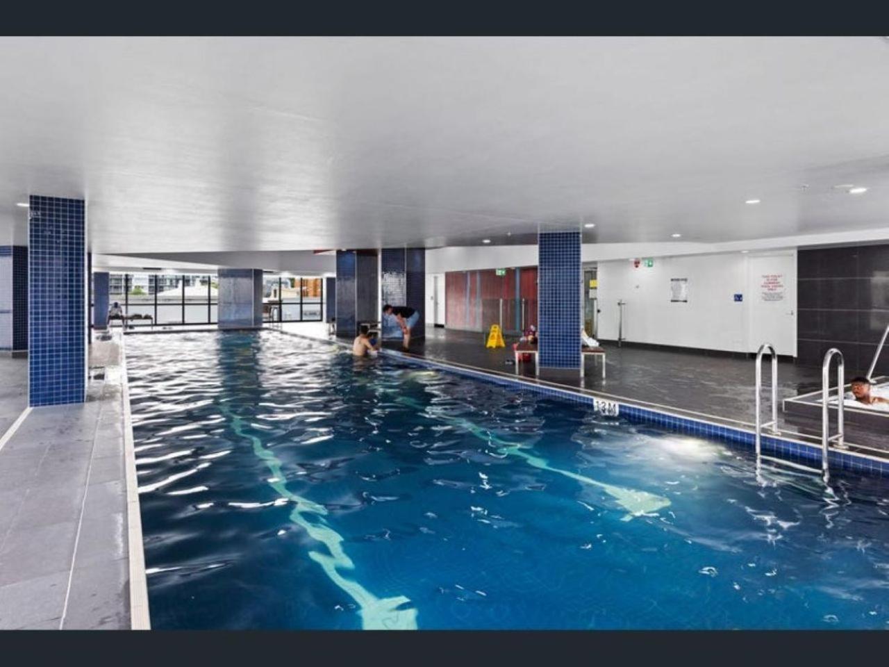 Plush Indulgence At Meriton Adelaide St Apartment Brisbane