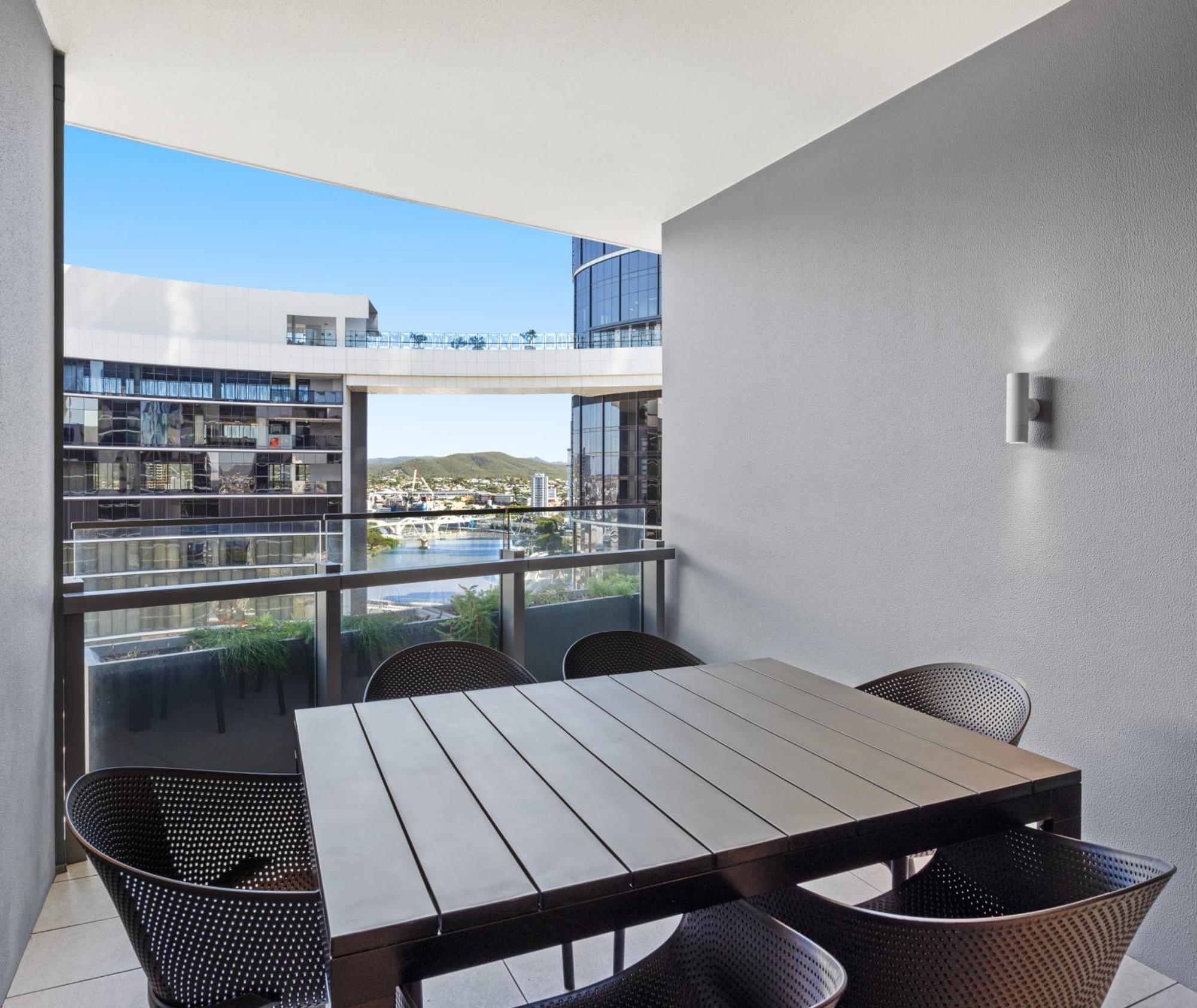 Aparthotel Queen's Wharf Residences 4*