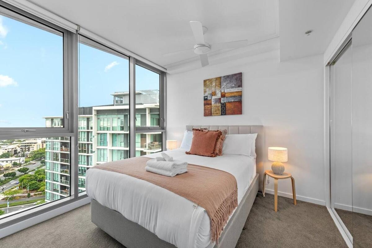 Sky High Hamilton Apartment *