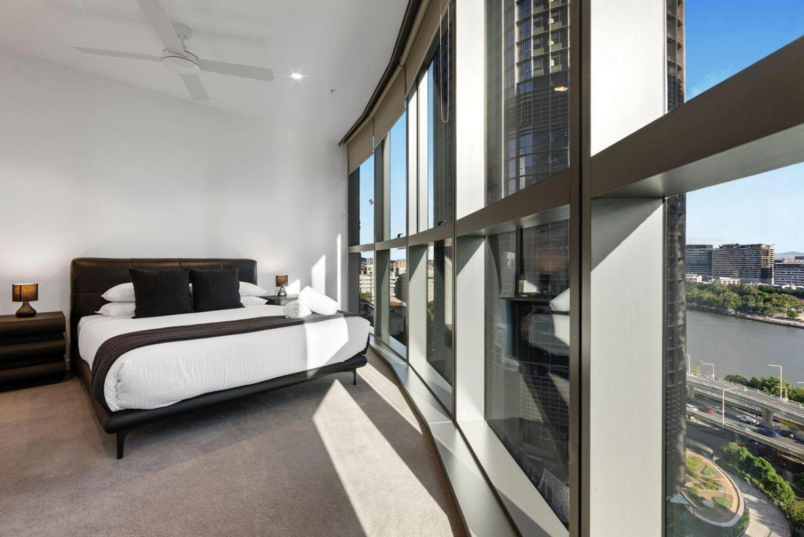 Stylish With Pool, Sauna & Gym
