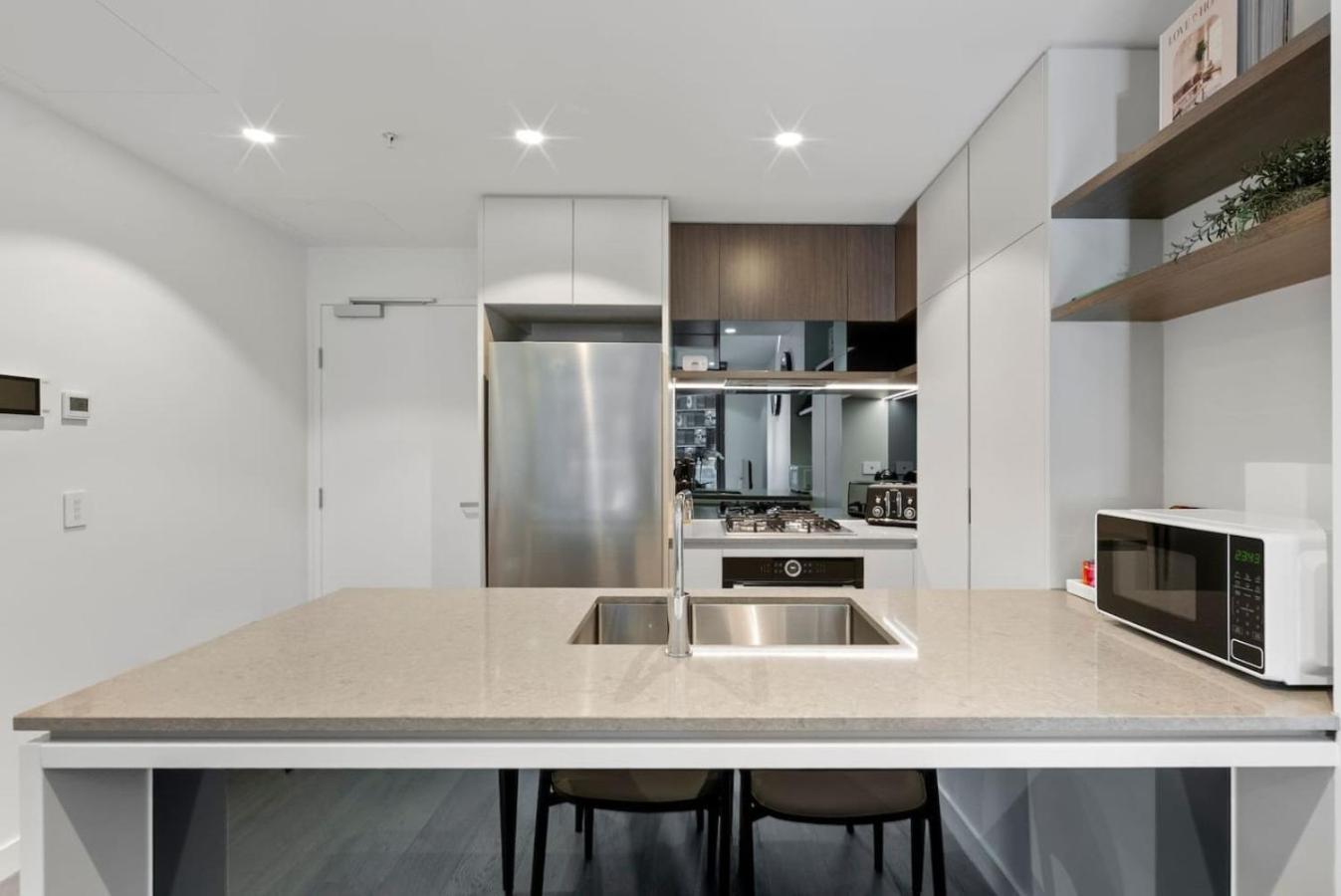 Apartment Stylish With Pool, Sauna & Gym *