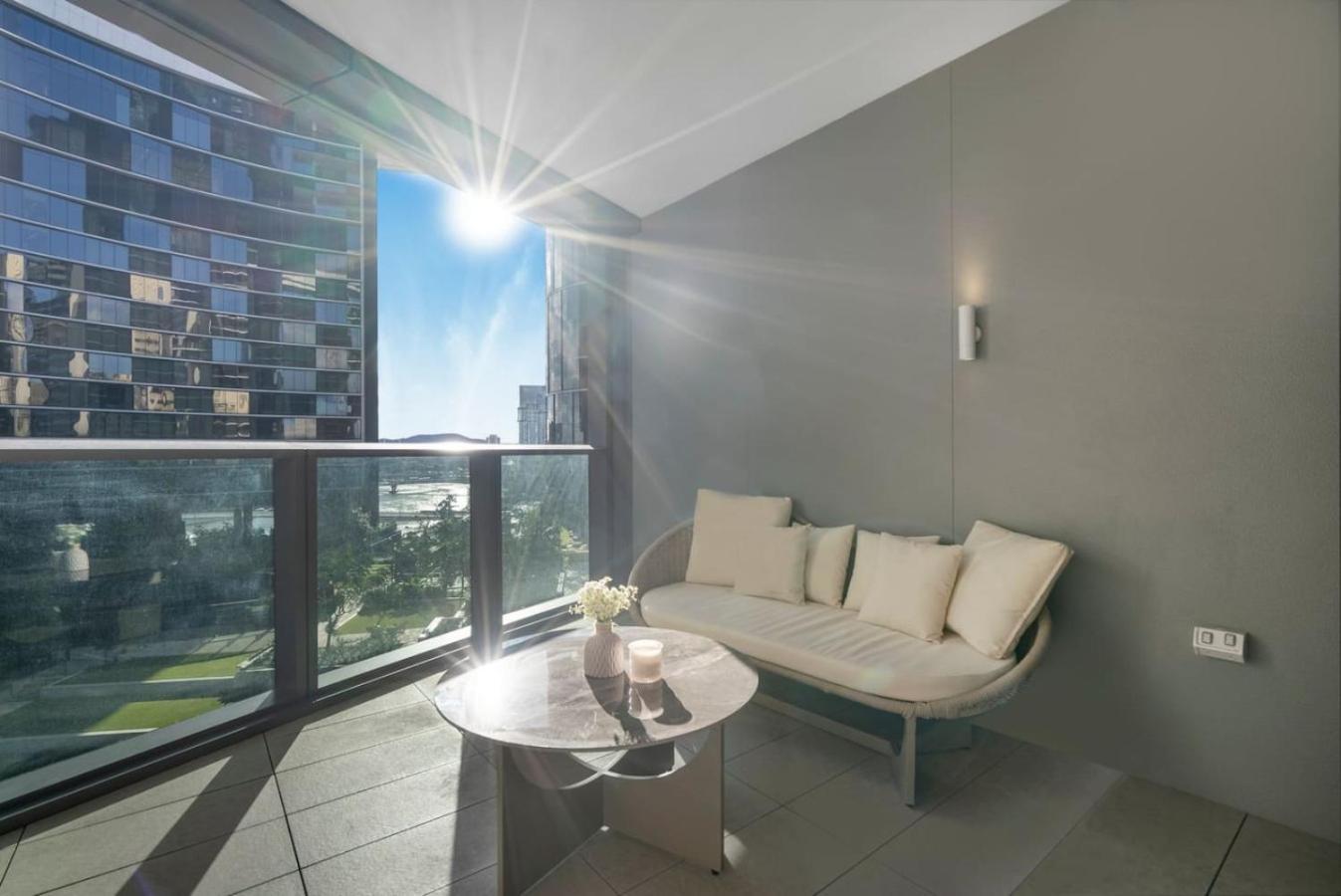 Stylish With Pool, Sauna & Gym Apartment Brisbane