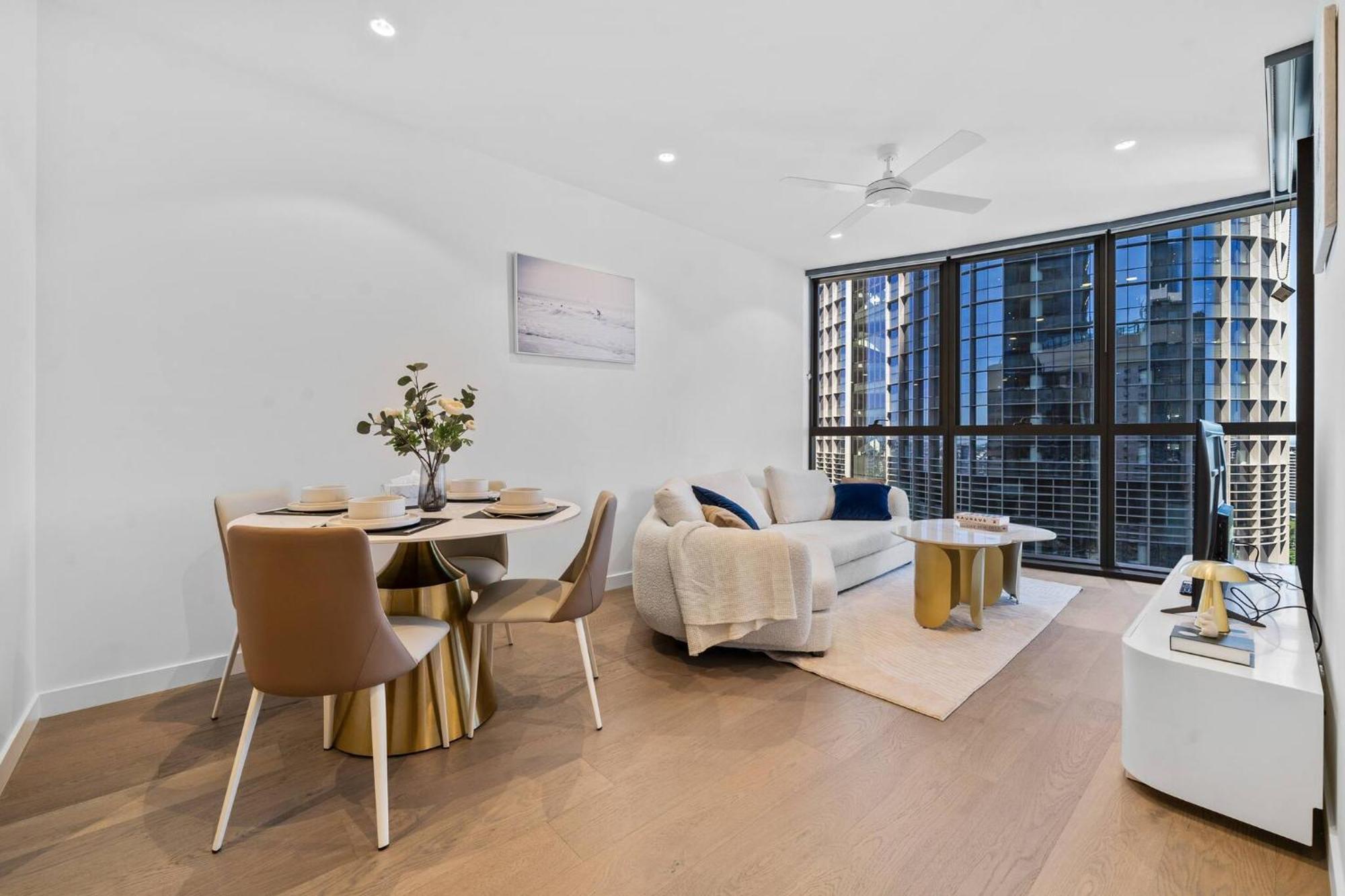 Queen's - Brand New On The Star Bne * Brisbane