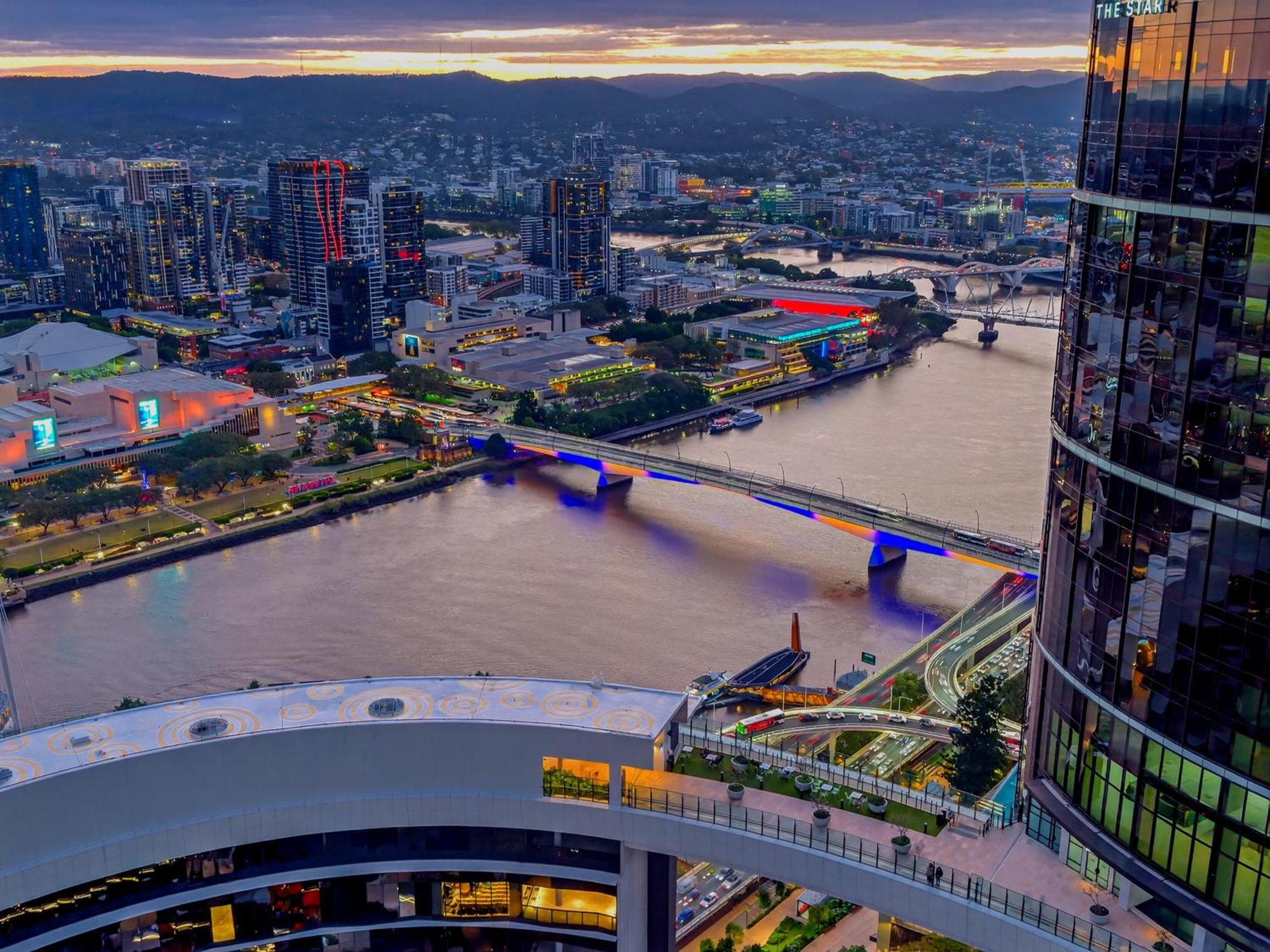 River Glow At Queens Wharf Level 43 Brisbane