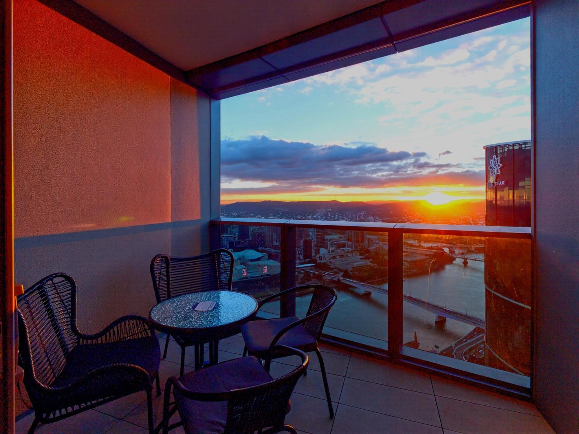 River Glow At Queens Wharf Level 43 *