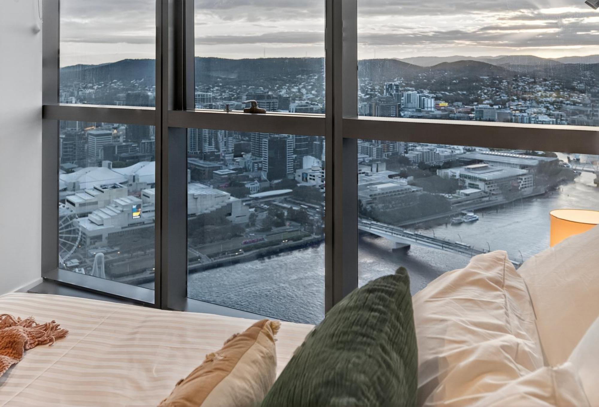 River Glow At Queens Wharf Level 43 Apartment Brisbane