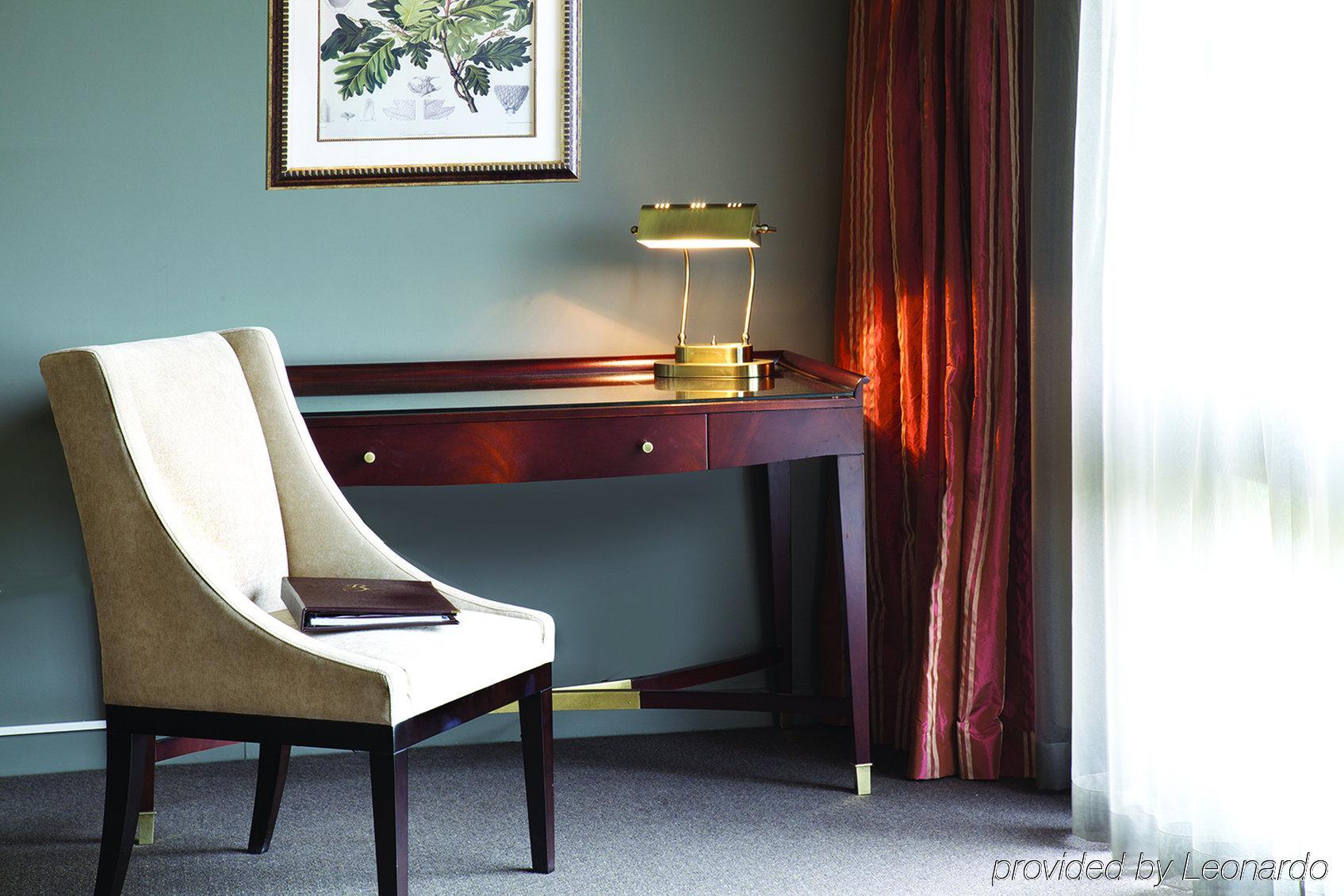 Royal On The Park Hotel 4*
