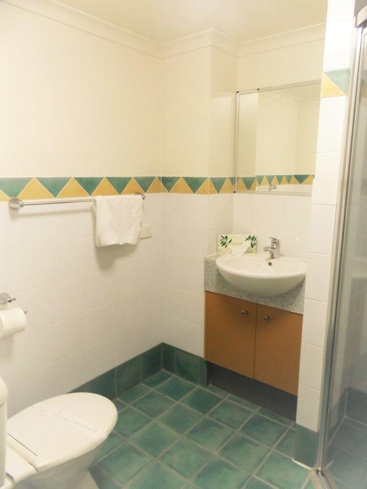 Milton Aparthotel 4*