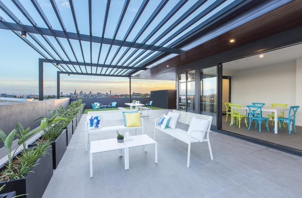 Vantage Apartment *