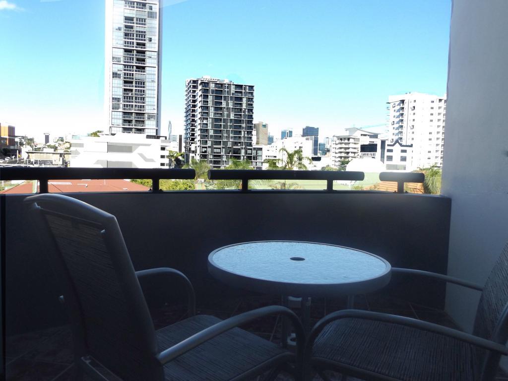 Milton Aparthotel 4*