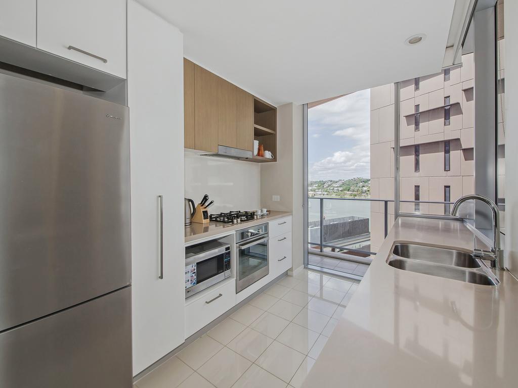 Aparthotel Link Portside Wharf 4*