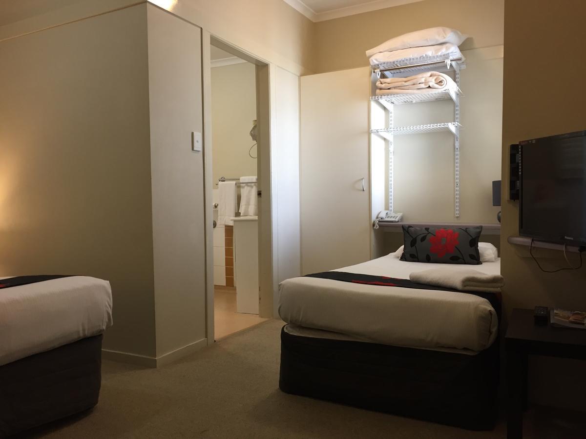 Street 3* Brisbane