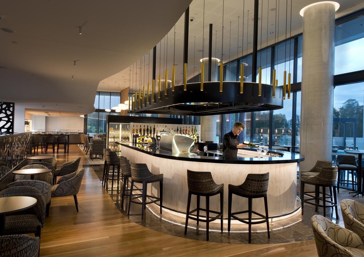 Hotel Pullman Airport 5*