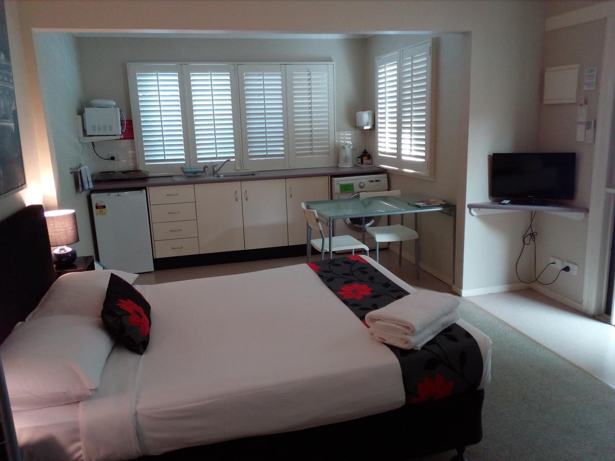 Street 3* Brisbane