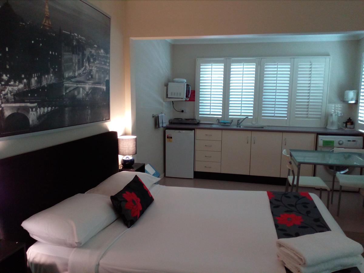 Street Aparthotel 3*