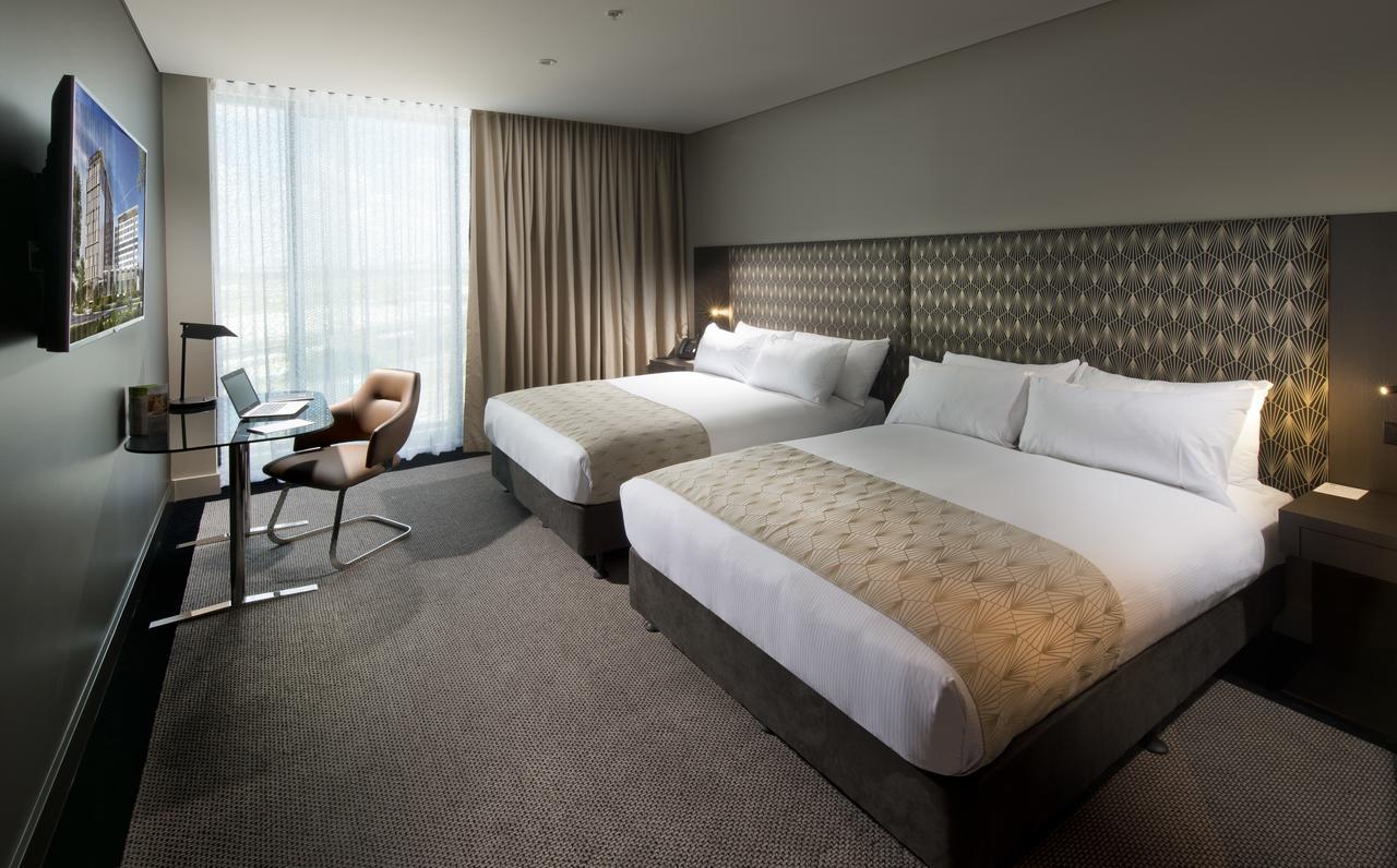 Hotel Pullman Airport 5*