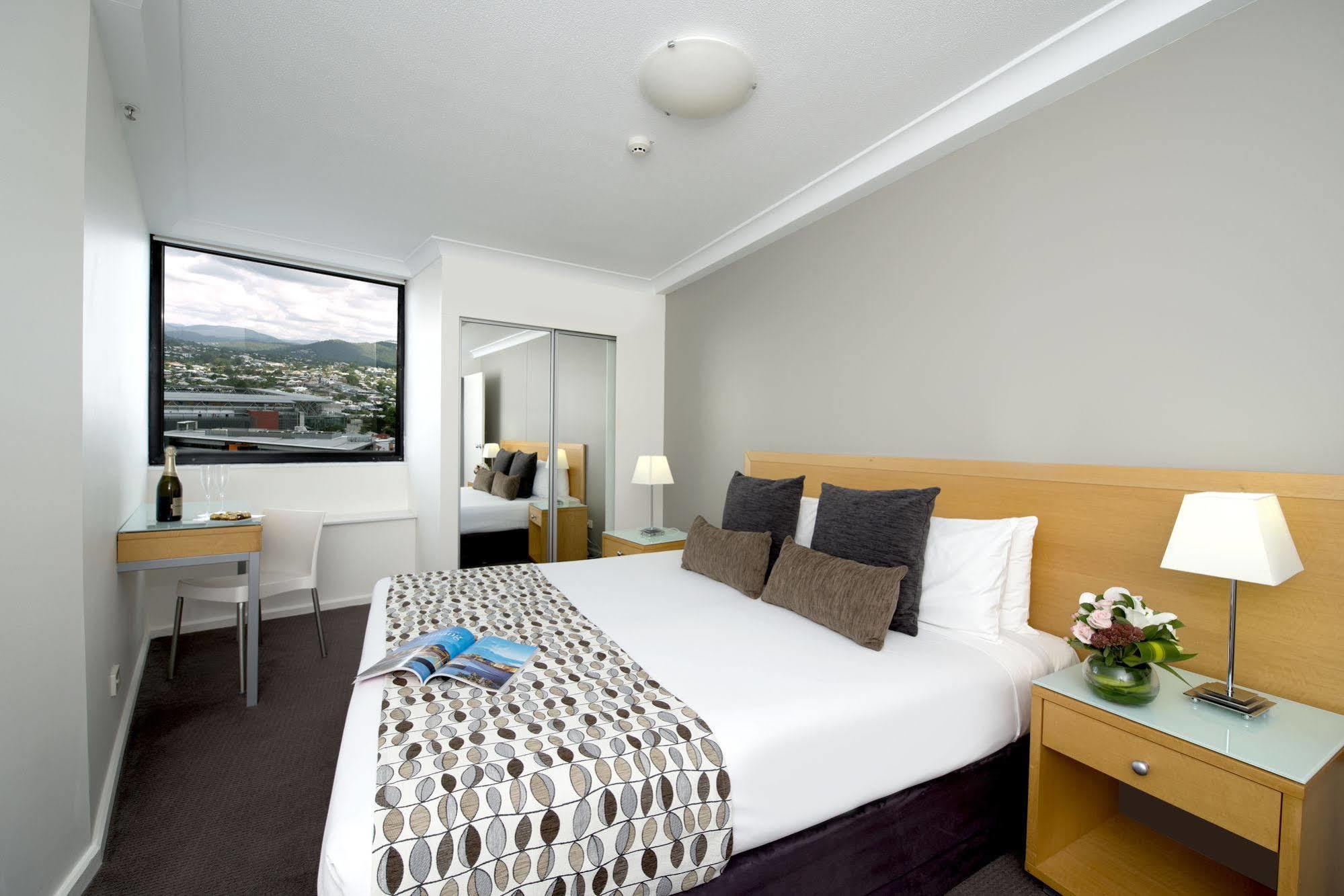 Aparthotel Park Regis North Quay