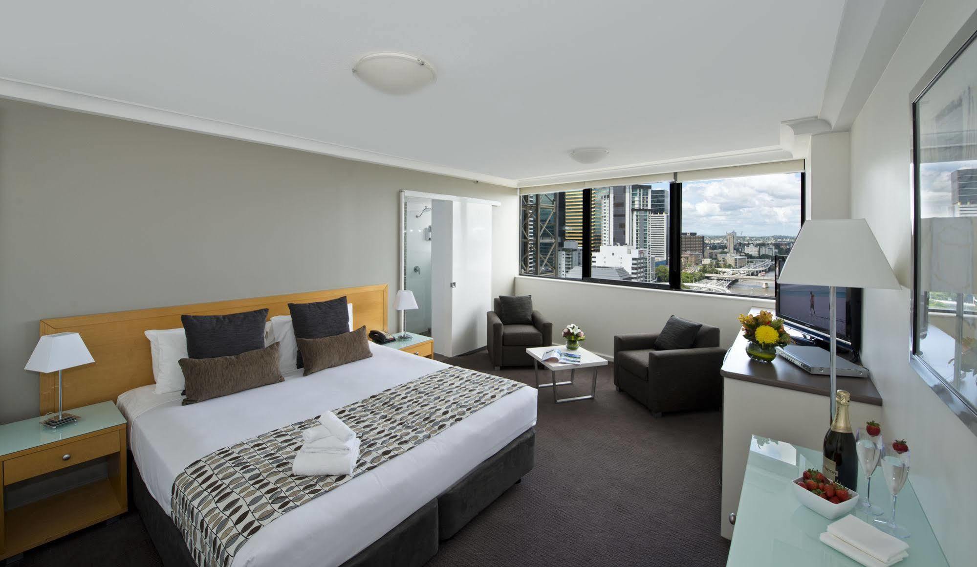 Aparthotel Park Regis North Quay 4*