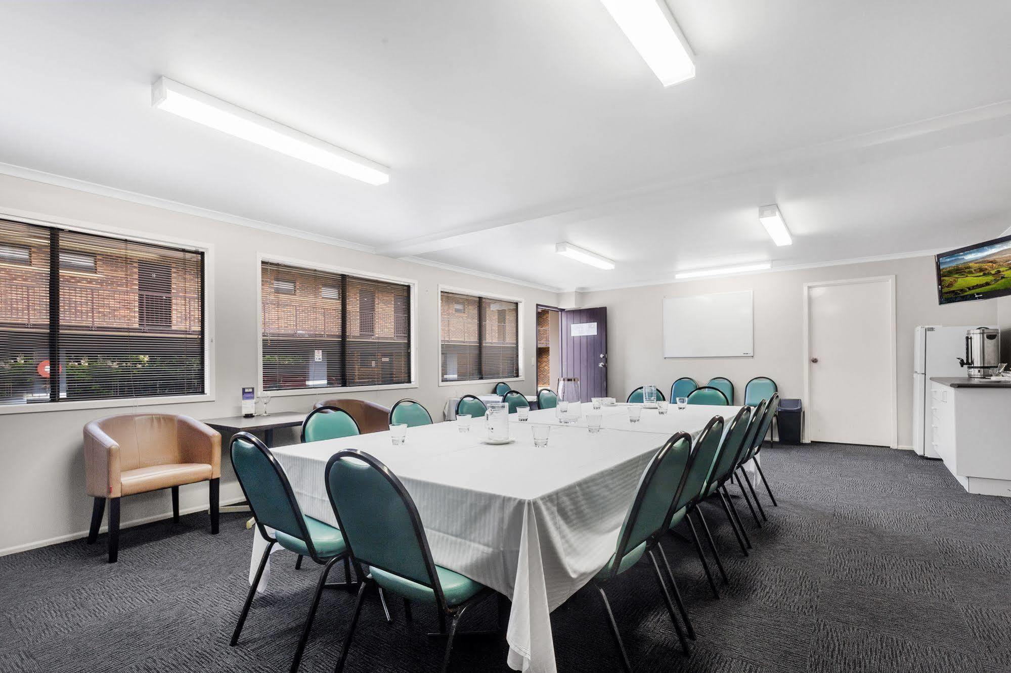 Motel Airport Admiralty 3*