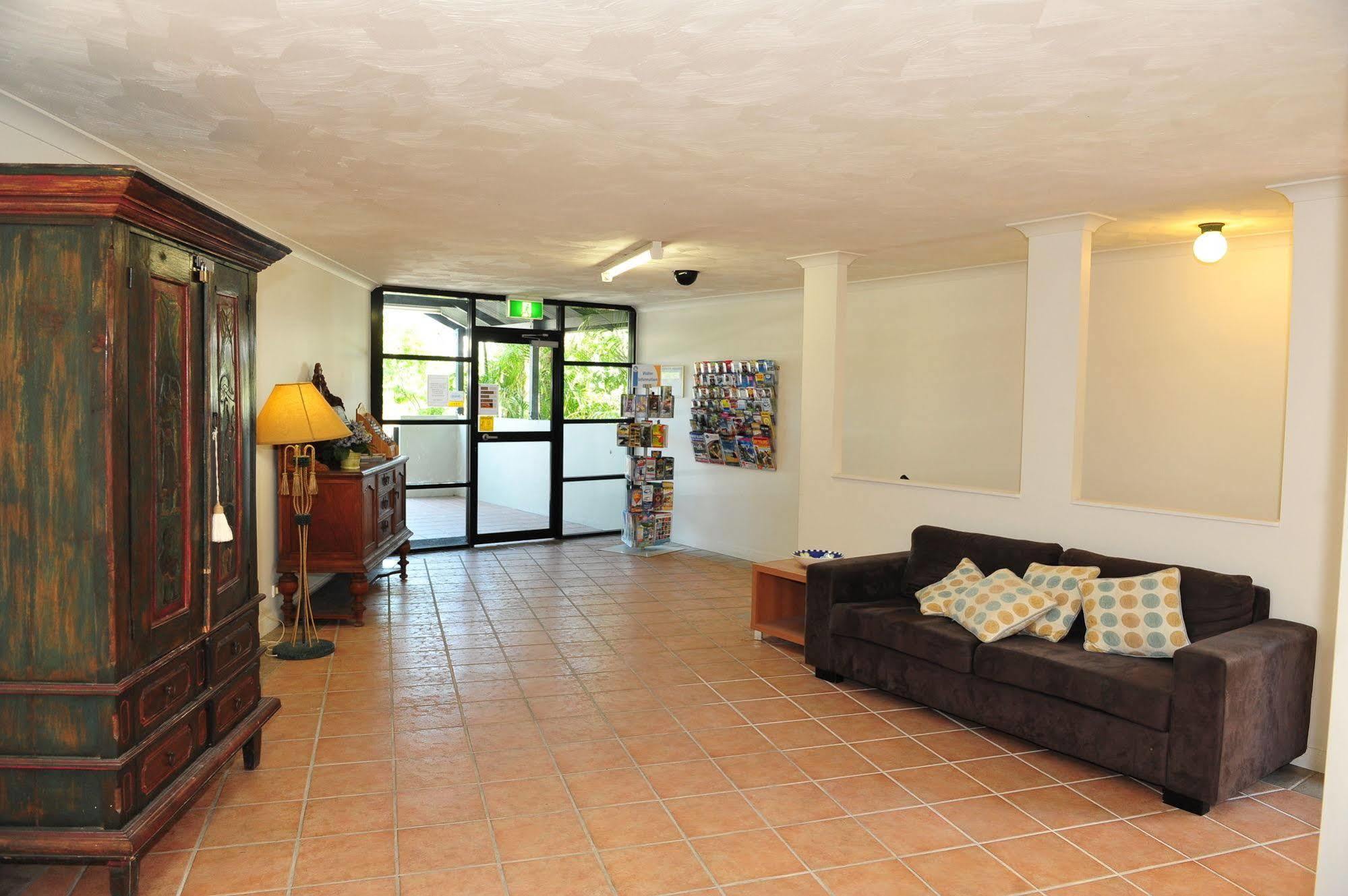 Milton Aparthotel 4*