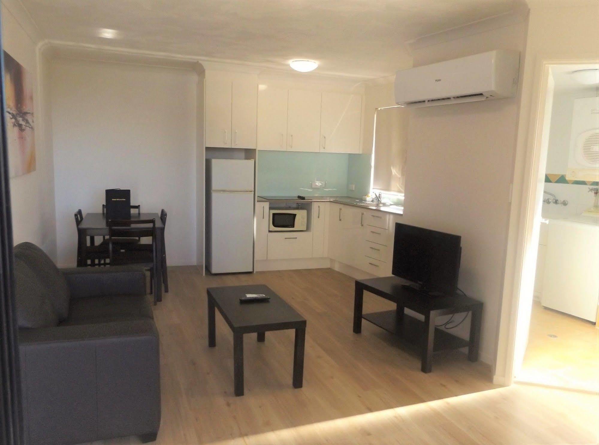 Milton Aparthotel 4*