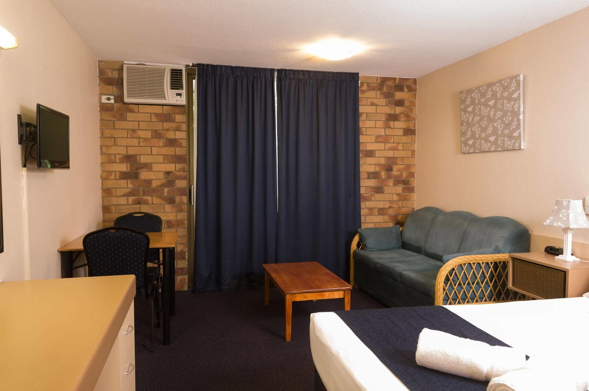 Lancaster Court 3*