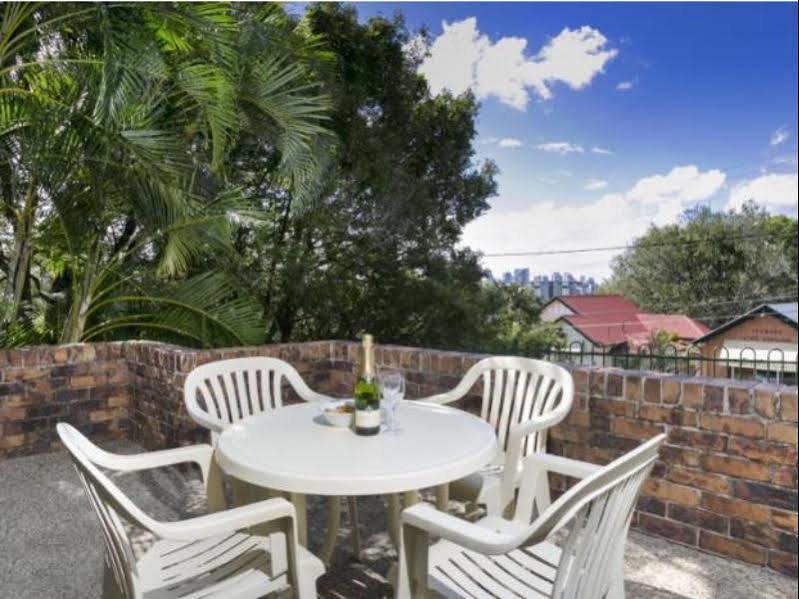 Toowong 4*