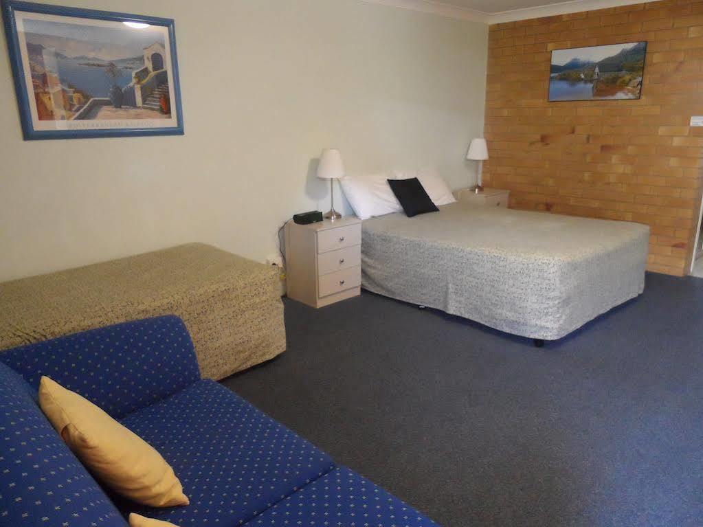 Paramount Motel