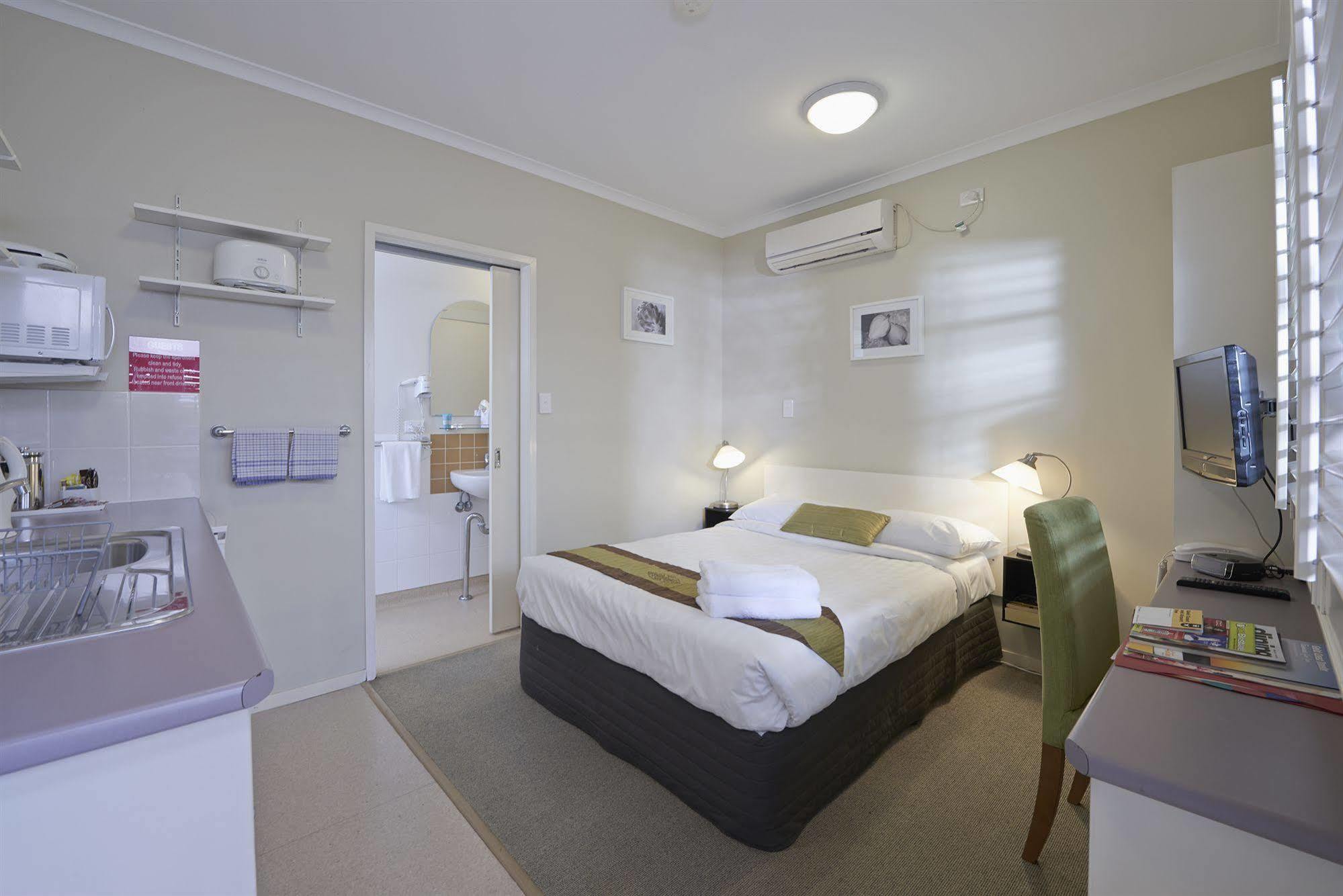 Aparthotel Street 3*